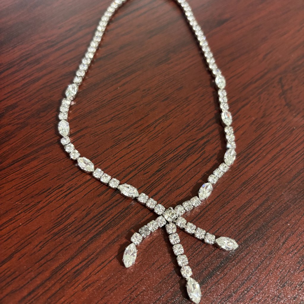 Vintage Kramer Rhinestone Necklace 12$